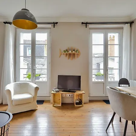 Cosy Two-room Flat In The Center! * נאנט